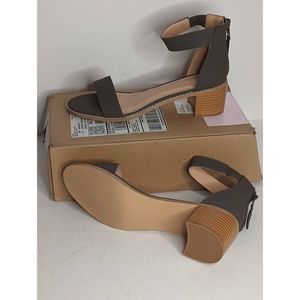 Journee Collection Women's Percy Grey Sandals Size 8.5M